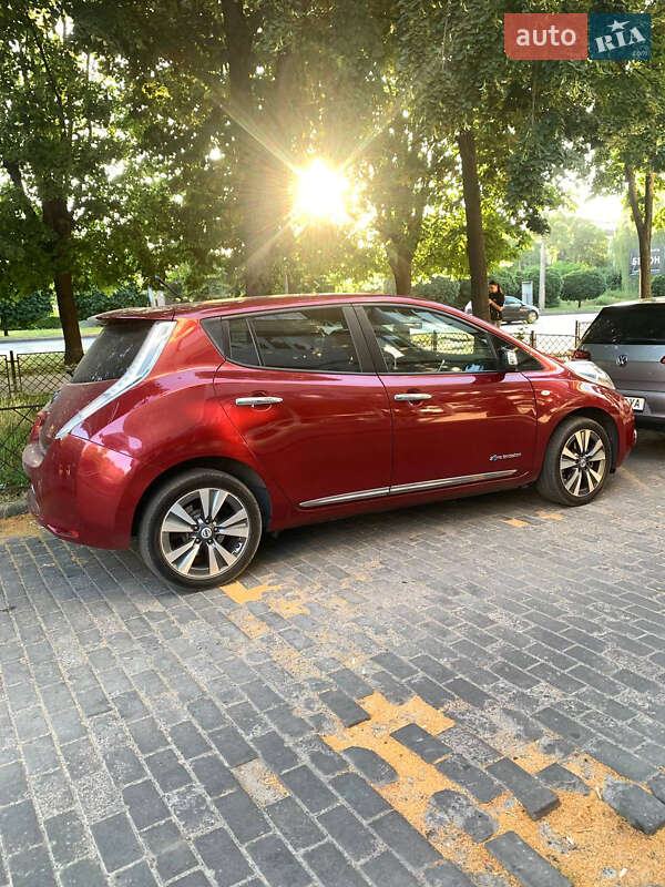 Хэтчбек Nissan Leaf 2014 в Черновцах