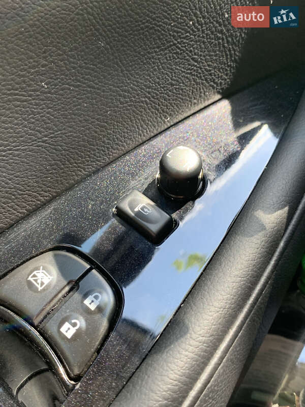 Хэтчбек Nissan Leaf 2014 в Черновцах