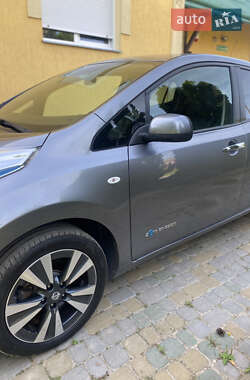 Хэтчбек Nissan Leaf 2016 в 
