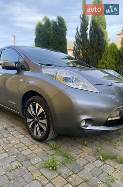Хэтчбек Nissan Leaf 2016 в 