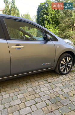Хэтчбек Nissan Leaf 2016 в 
