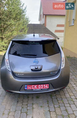 Хэтчбек Nissan Leaf 2016 в 