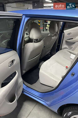 Хэтчбек Nissan Leaf 2012 в 