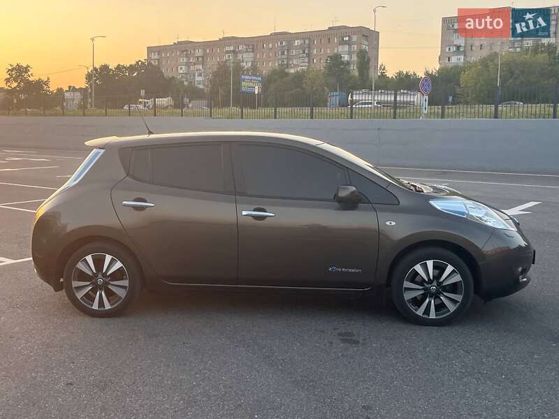 Хэтчбек Nissan Leaf 2016 в Полтаве
