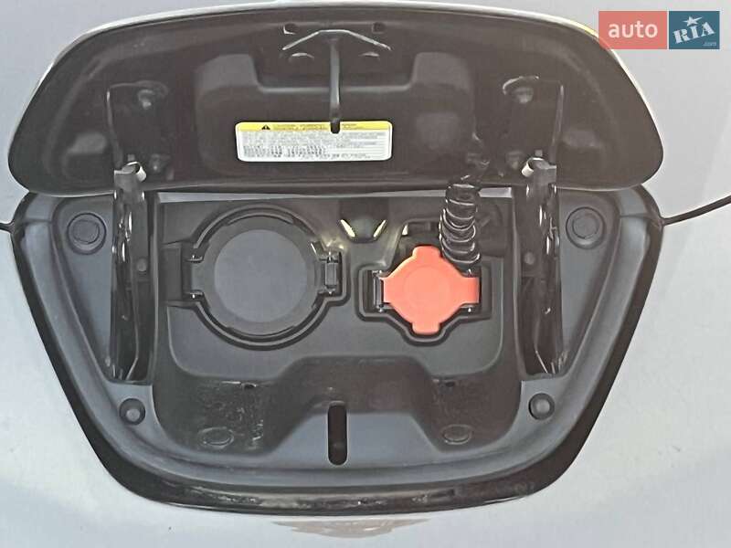 Хэтчбек Nissan Leaf 2016 в Полтаве