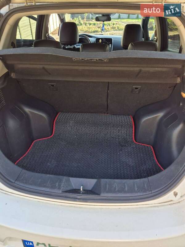 Хэтчбек Nissan Leaf 2014 в Каменском