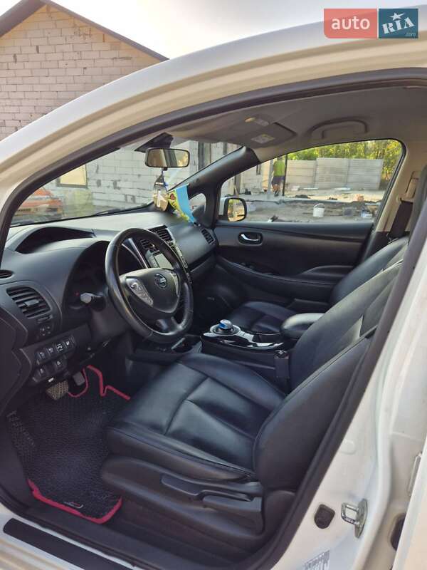 Хэтчбек Nissan Leaf 2014 в Каменском