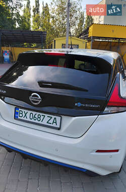 Хэтчбек Nissan Leaf 2018 в 
