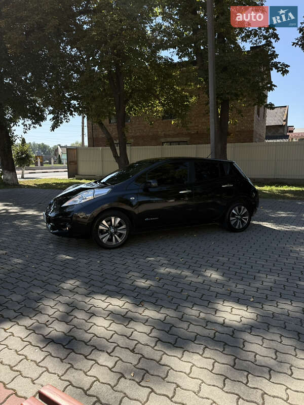 Хэтчбек Nissan Leaf 2015 в Заболотове