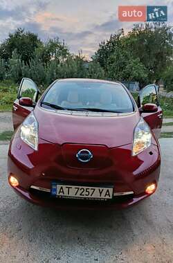 Хетчбек Nissan Leaf 2012 в Снятині