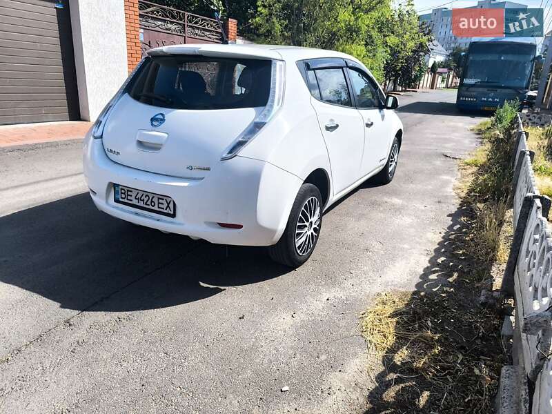 Хэтчбек Nissan Leaf 2013 в Николаеве