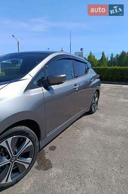 Хэтчбек Nissan Leaf 2021 в 