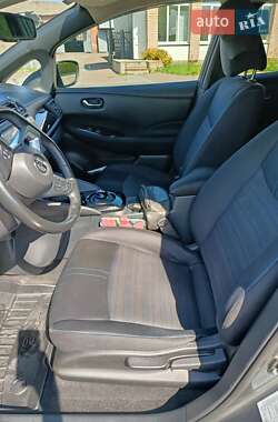 Хэтчбек Nissan Leaf 2021 в 