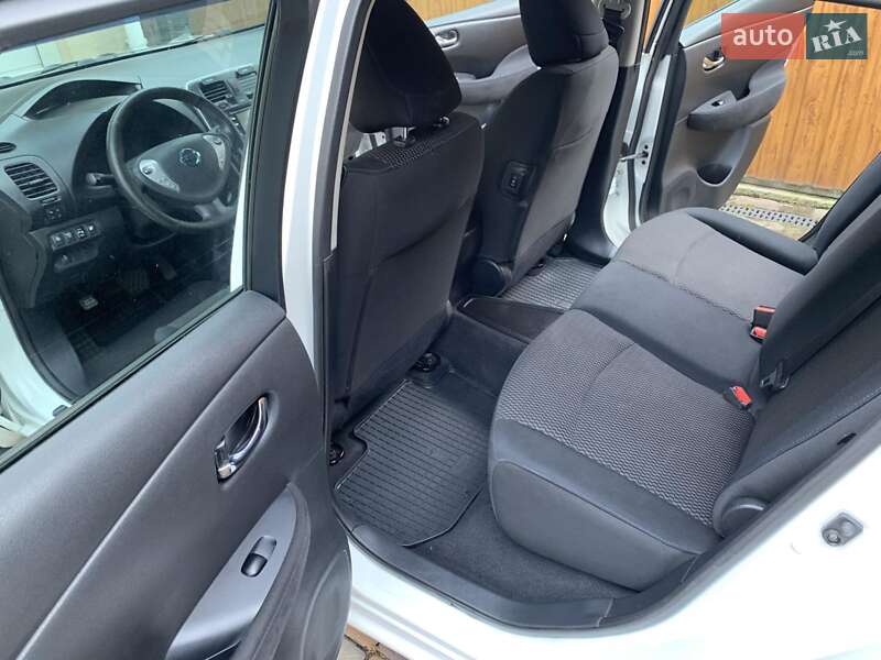 Хэтчбек Nissan Leaf 2015 в Вишневом