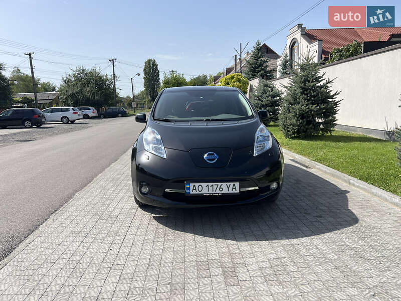 Хэтчбек Nissan Leaf 2012 в 