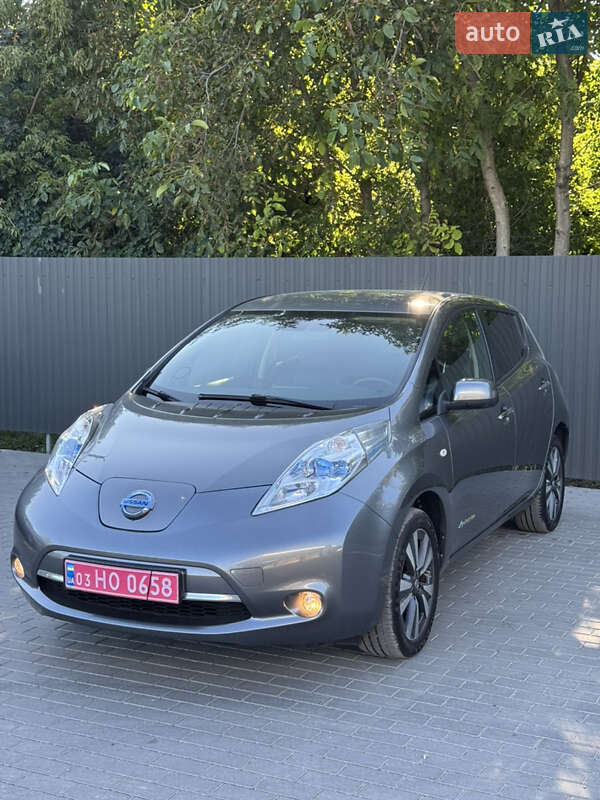 Хетчбек Nissan Leaf 2015 в 