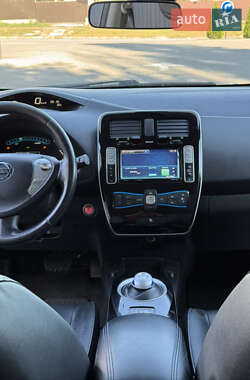 Хетчбек Nissan Leaf 2015 в 