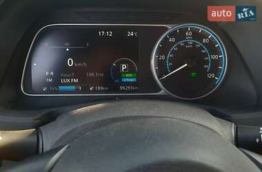 Хэтчбек Nissan Leaf 2019 в 