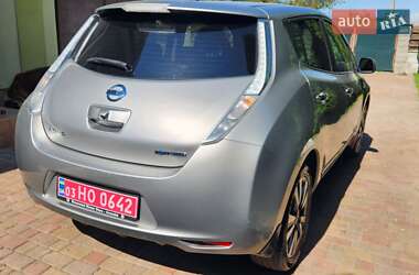 Хэтчбек Nissan Leaf 2015 в 