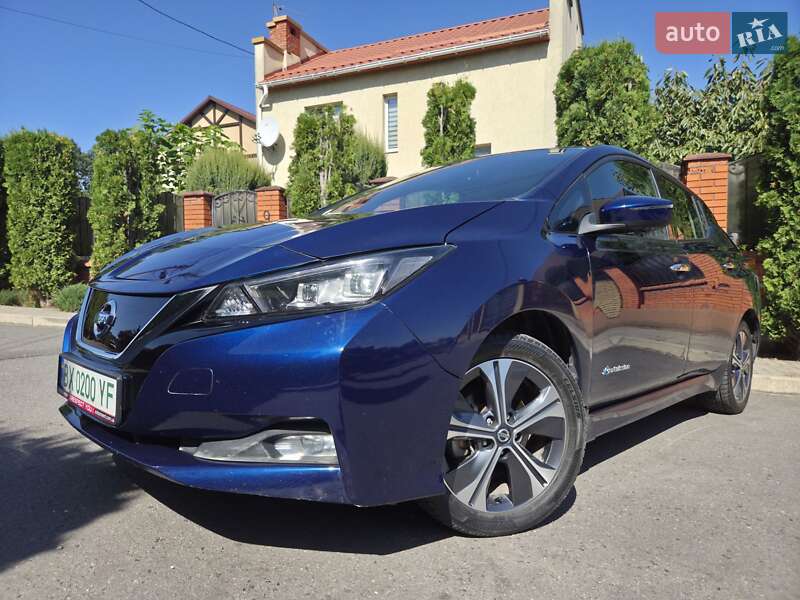 Хэтчбек Nissan Leaf 2019 в Хмельницком