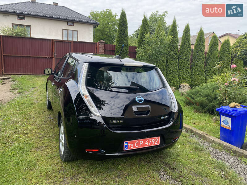 Хэтчбек Nissan Leaf 2013 в Львове