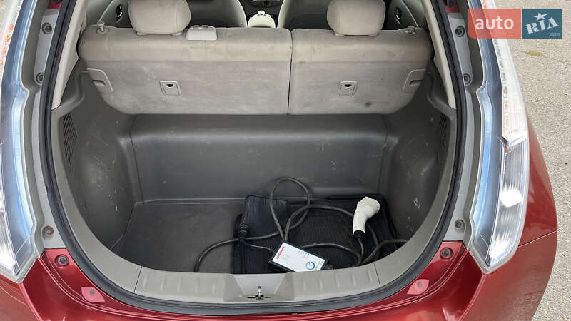 Хэтчбек Nissan Leaf 2012 в Кременчуге