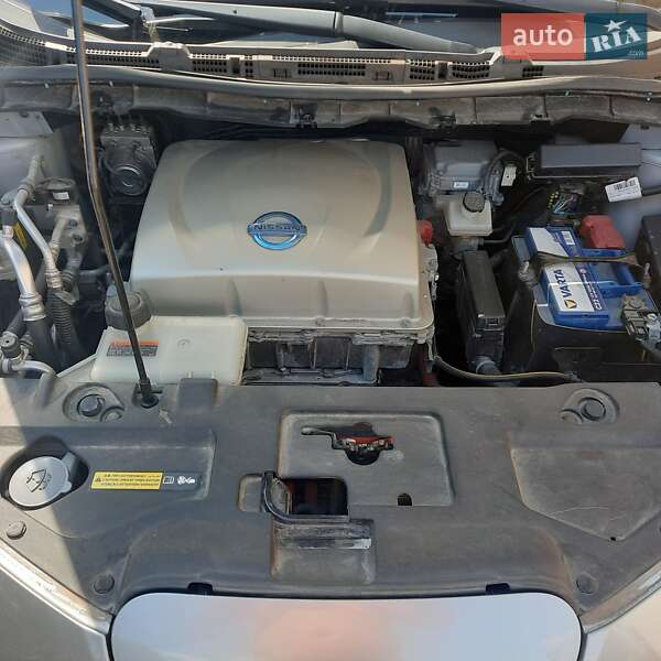 Хэтчбек Nissan Leaf 2015 в Первомайске