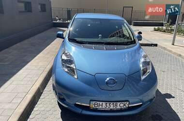 Хэтчбек Nissan Leaf 2014 в 