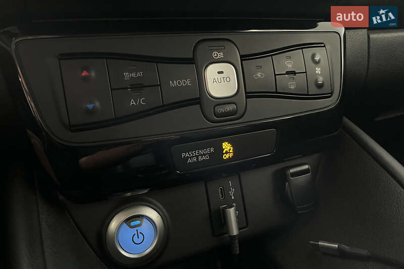Хэтчбек Nissan Leaf 2019 в Шептицькому