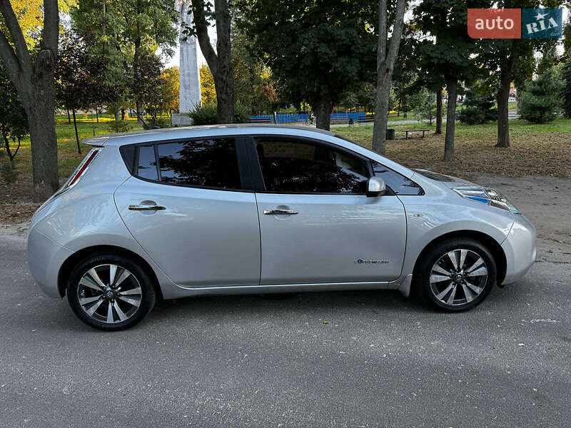Хэтчбек Nissan Leaf 2016 в Киеве