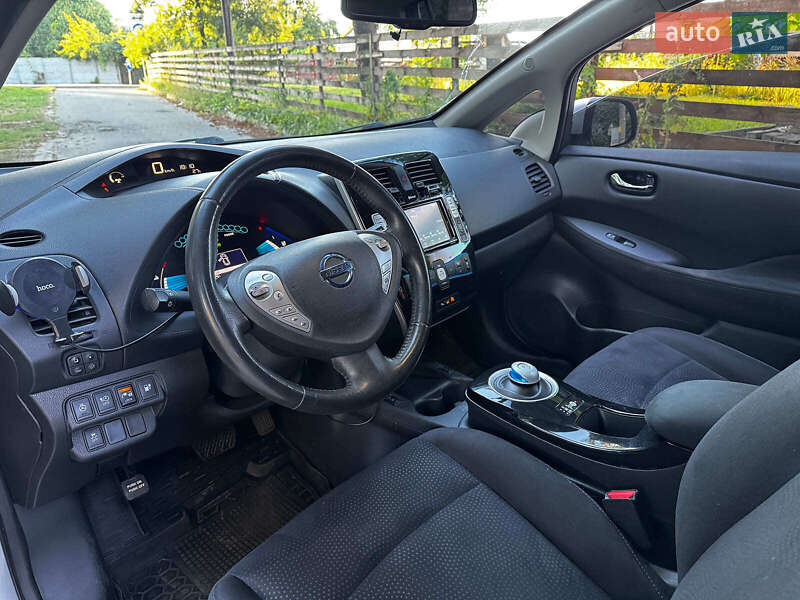Хэтчбек Nissan Leaf 2016 в Киеве