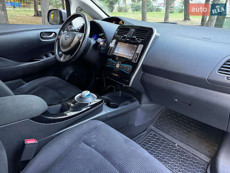 Хэтчбек Nissan Leaf 2016 в Киеве