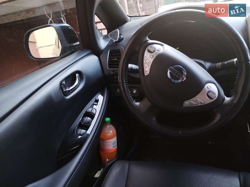 Хэтчбек Nissan Leaf 2015 в Ровно
