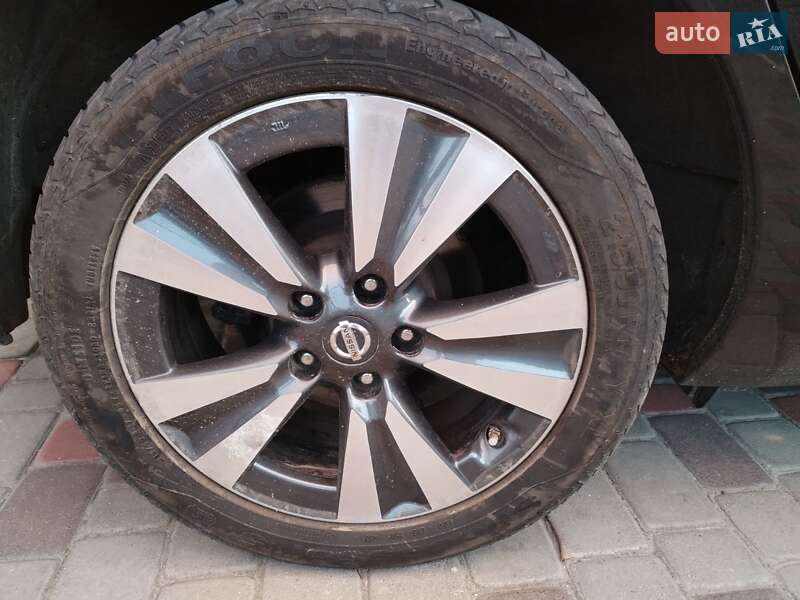 Хэтчбек Nissan Leaf 2015 в Ровно