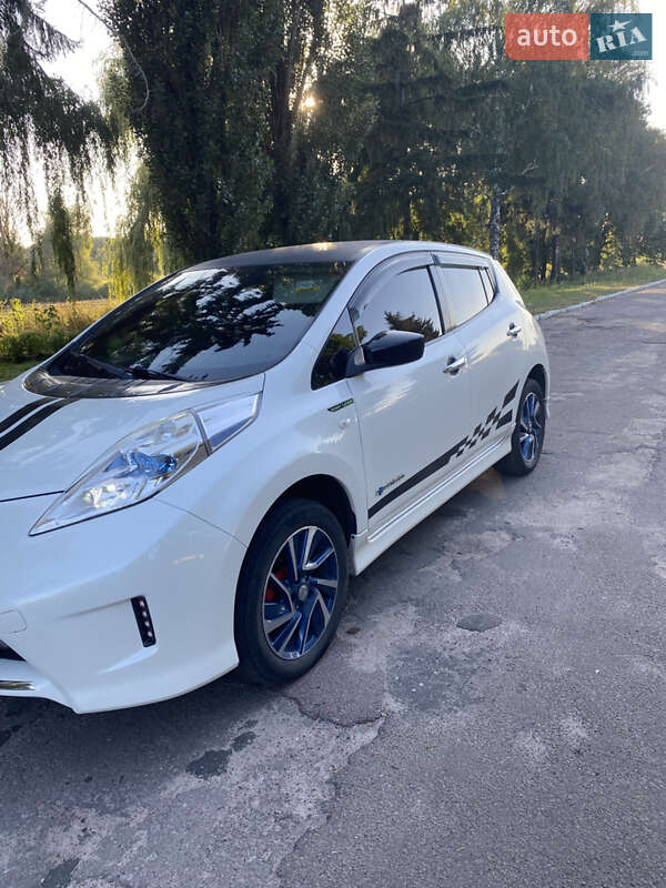 Хэтчбек Nissan Leaf 2017 в Житомире