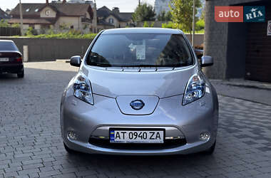 Хэтчбек Nissan Leaf 2012 в 