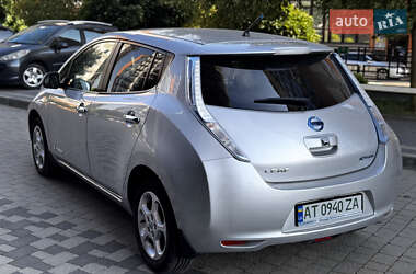 Хэтчбек Nissan Leaf 2012 в 