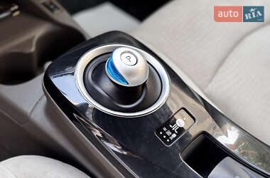Хэтчбек Nissan Leaf 2012 в 