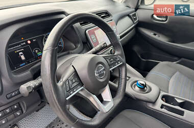 Хэтчбек Nissan Leaf 2022 в 
