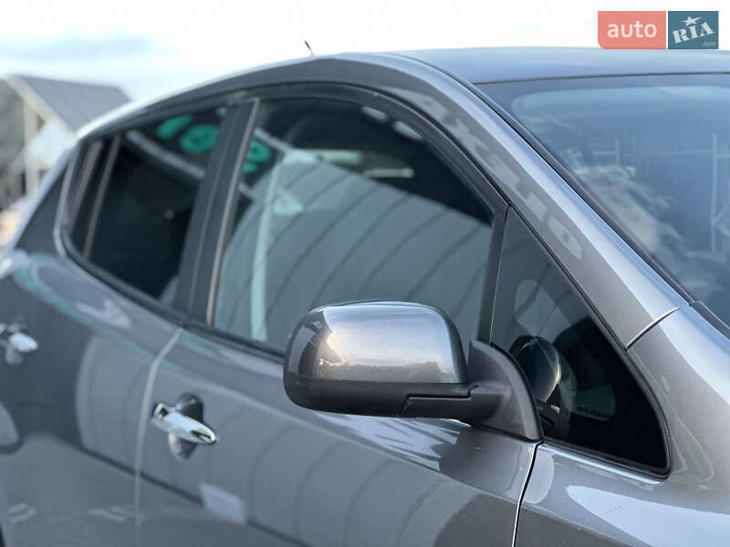 Хэтчбек Nissan Leaf 2013 в Владимире