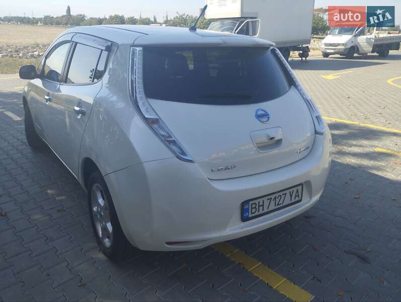 Хэтчбек Nissan Leaf 2013 в Одессе