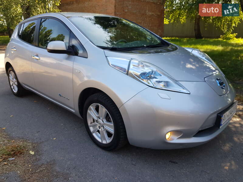 Хэтчбек Nissan Leaf 2012 в 