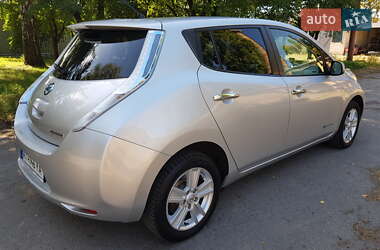 Хэтчбек Nissan Leaf 2012 в 