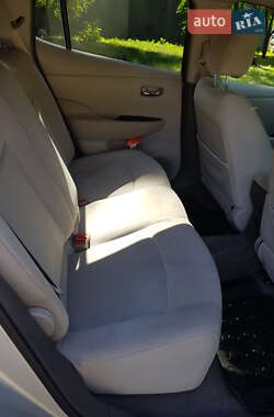 Хэтчбек Nissan Leaf 2012 в 
