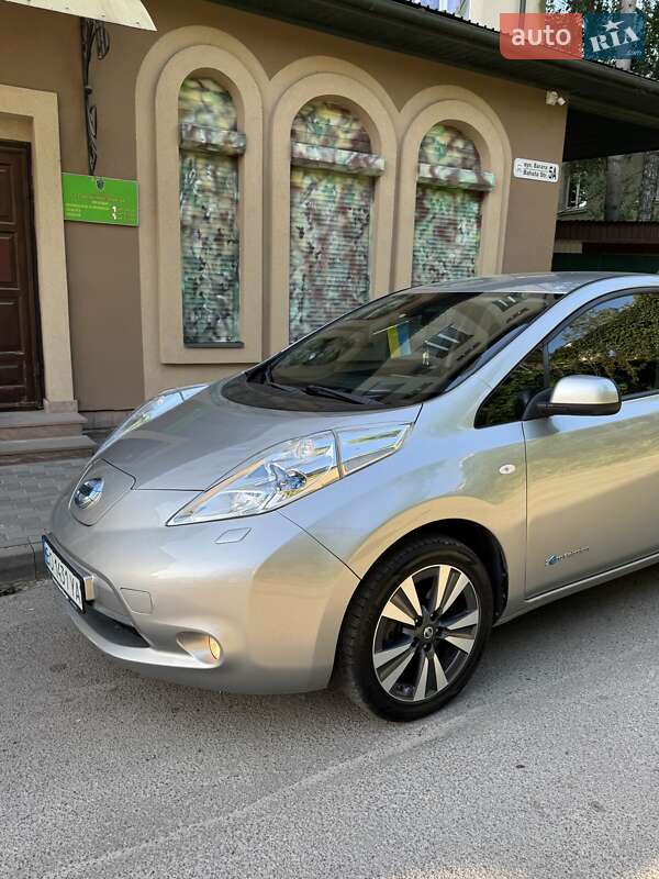 Хэтчбек Nissan Leaf 2015 в Тернополе