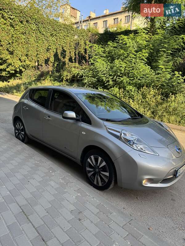 Хэтчбек Nissan Leaf 2015 в Тернополе