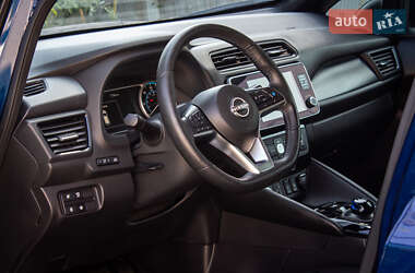 Хэтчбек Nissan Leaf 2023 в 