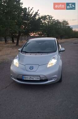 Хетчбек Nissan Leaf 2012 в  фото 6 Хетчбек Nissan Leaf 2012 в