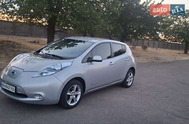 Хетчбек Nissan Leaf 2012 в  фото 11 Хетчбек Nissan Leaf 2012 в