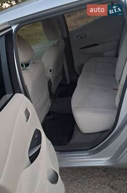 Хетчбек Nissan Leaf 2012 в  фото 12 Хетчбек Nissan Leaf 2012 в